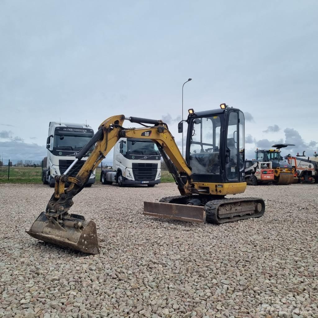 CAT 302.7 D CR 小型挖掘机