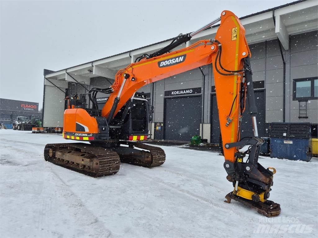 Doosan DX235LCR-5 履带挖掘机
