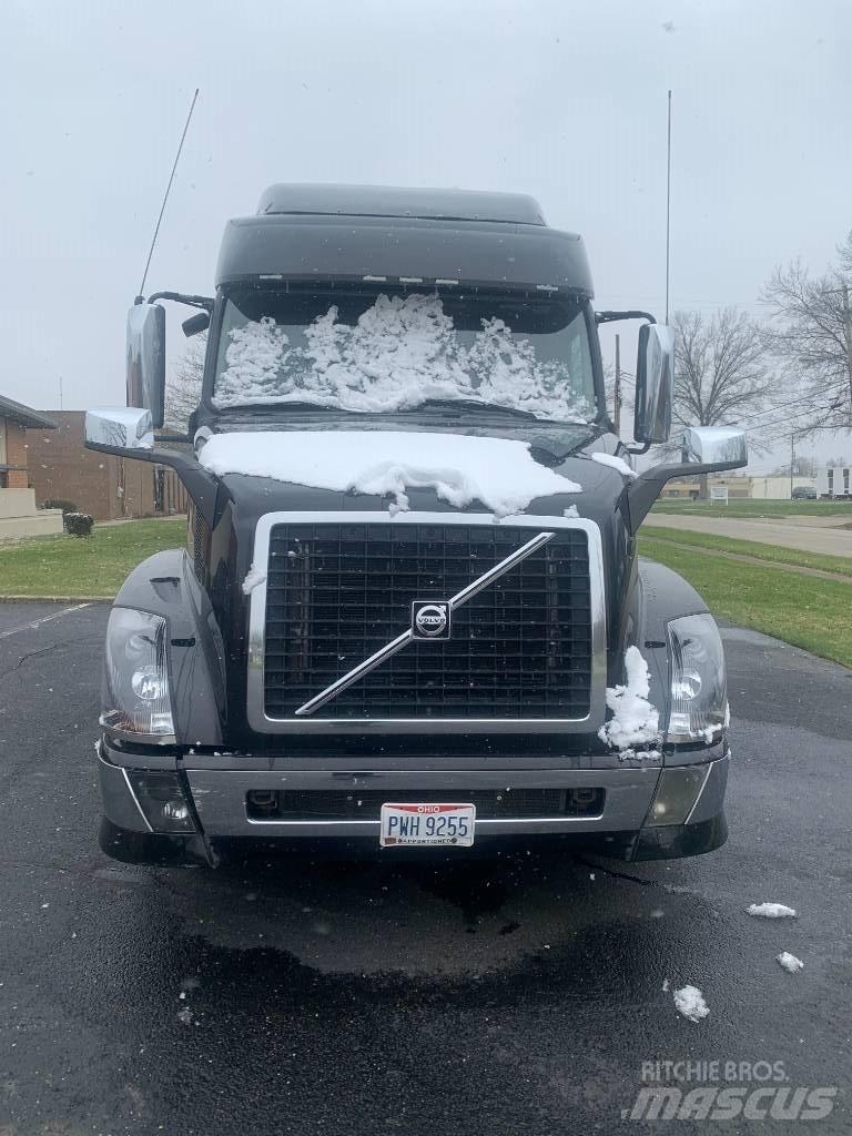 Volvo VNL730 牵引车