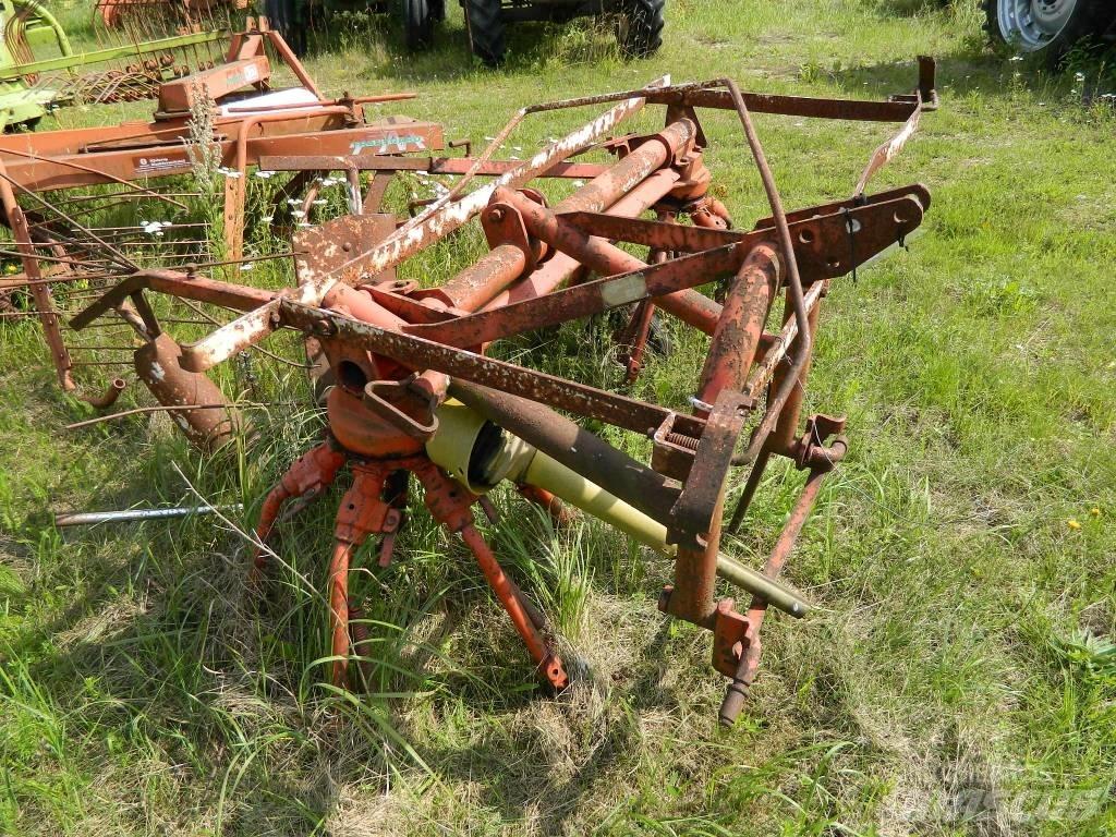 Kuhn 3.2 犁耙和摊草机