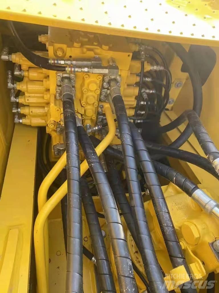 Komatsu PC 220-8 履带挖掘机