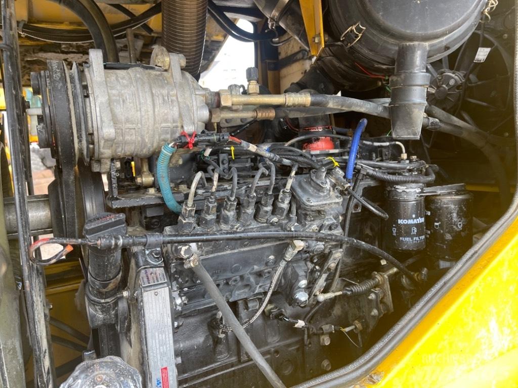 Komatsu WA 270-3 轮式装载机