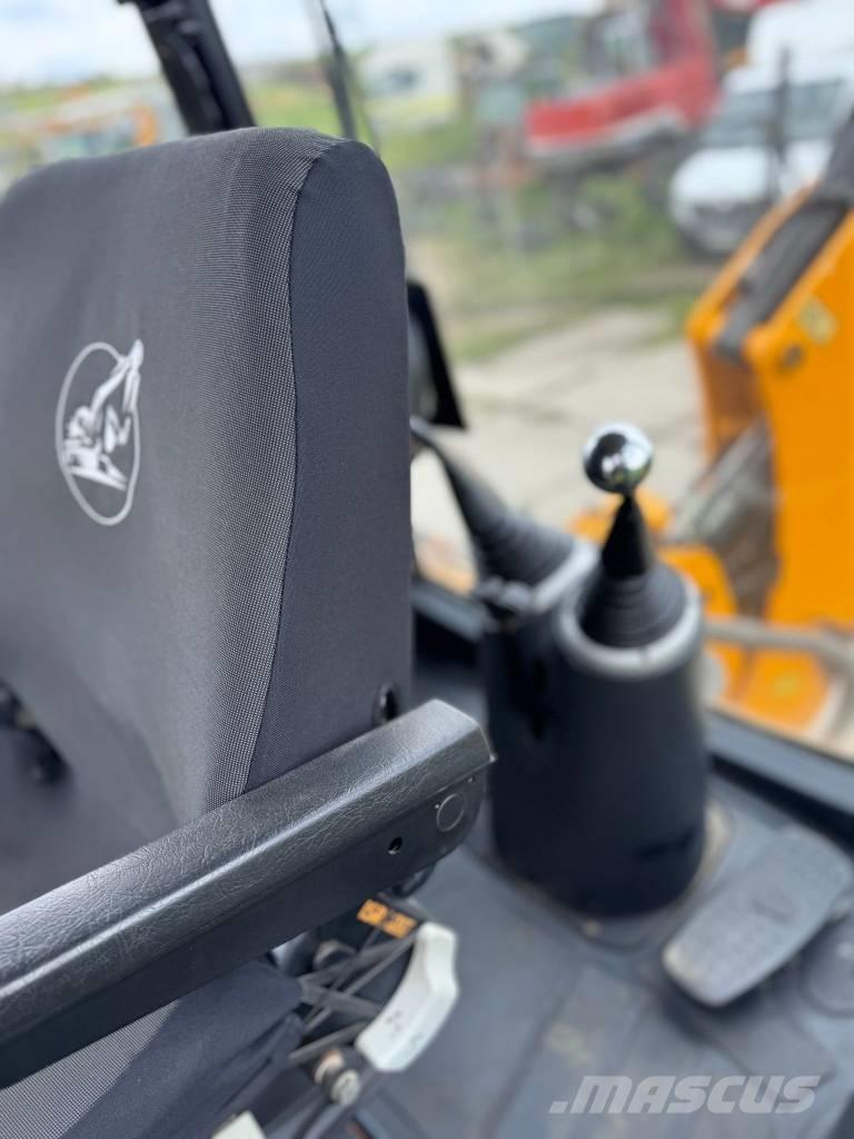 JCB 3CX 反铲装载机