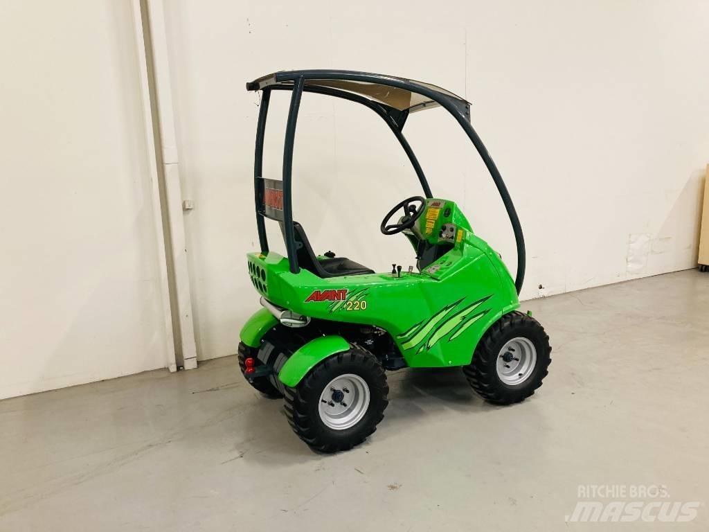 Avant 220 小型装载机