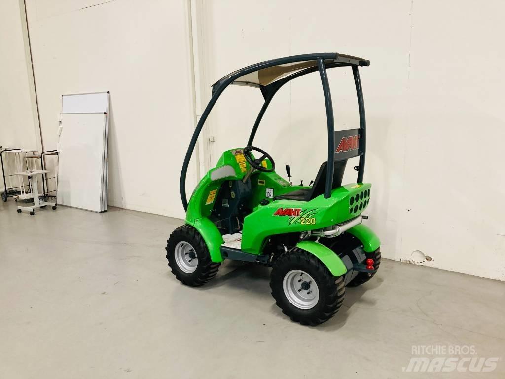 Avant 220 小型装载机