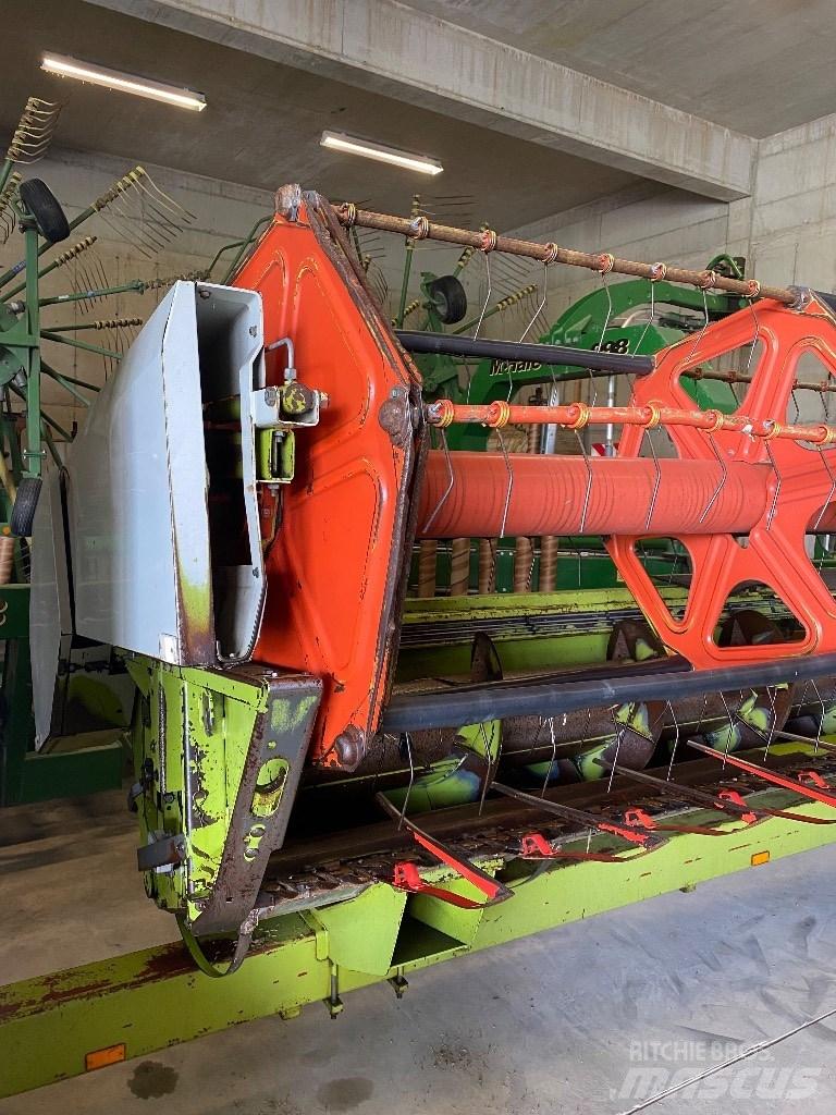 CLAAS Commandor 228 联合收割机