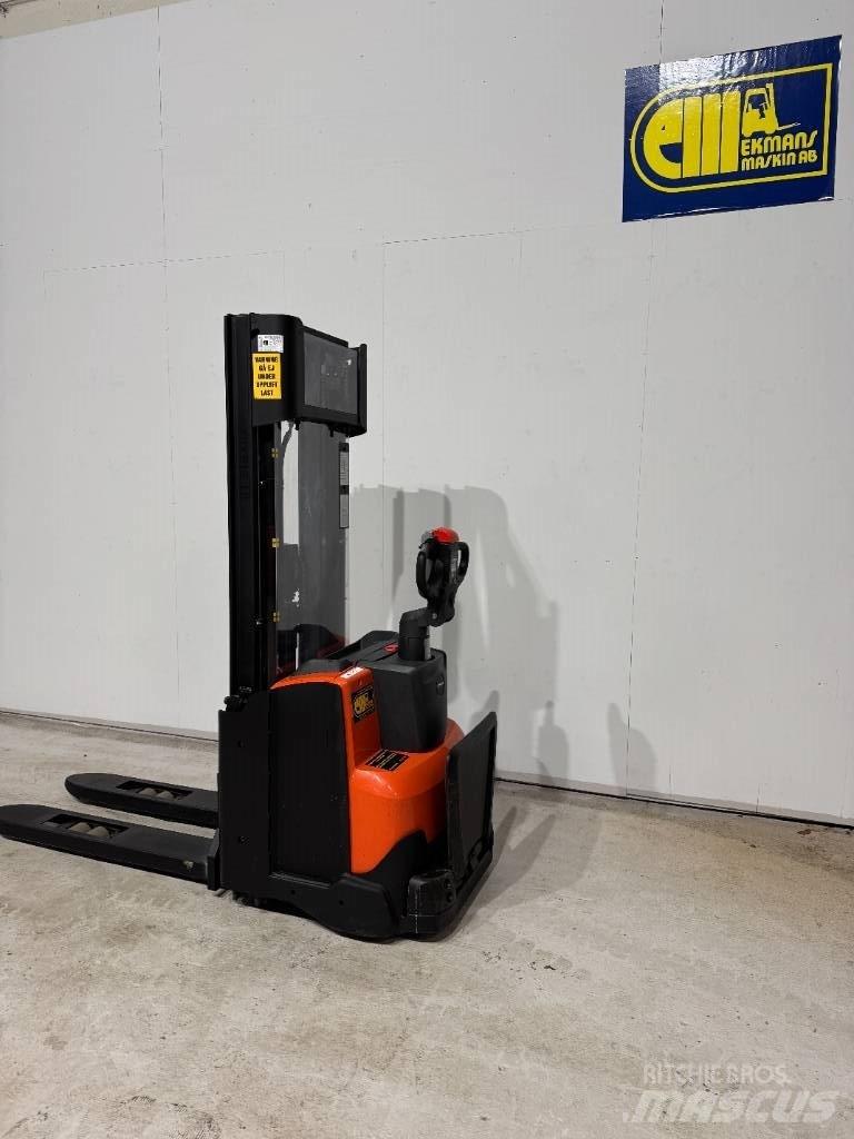 BT Truck SWE 120 L 手推堆垛车