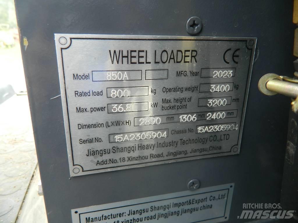 Attack 850A 前装载和挖掘机