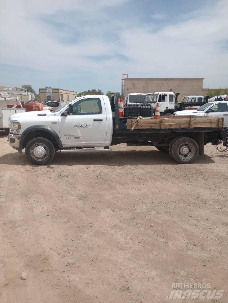 RAM 5500 平板栏板货车