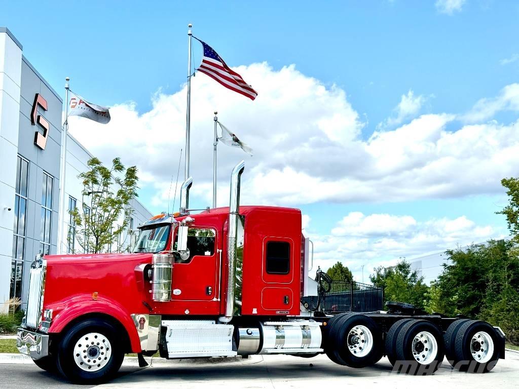 Kenworth W 900 牵引车