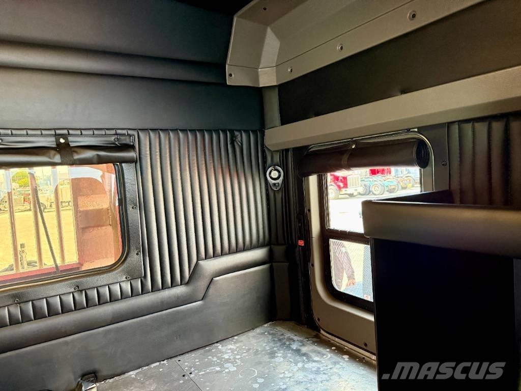 Kenworth W 900 牵引车