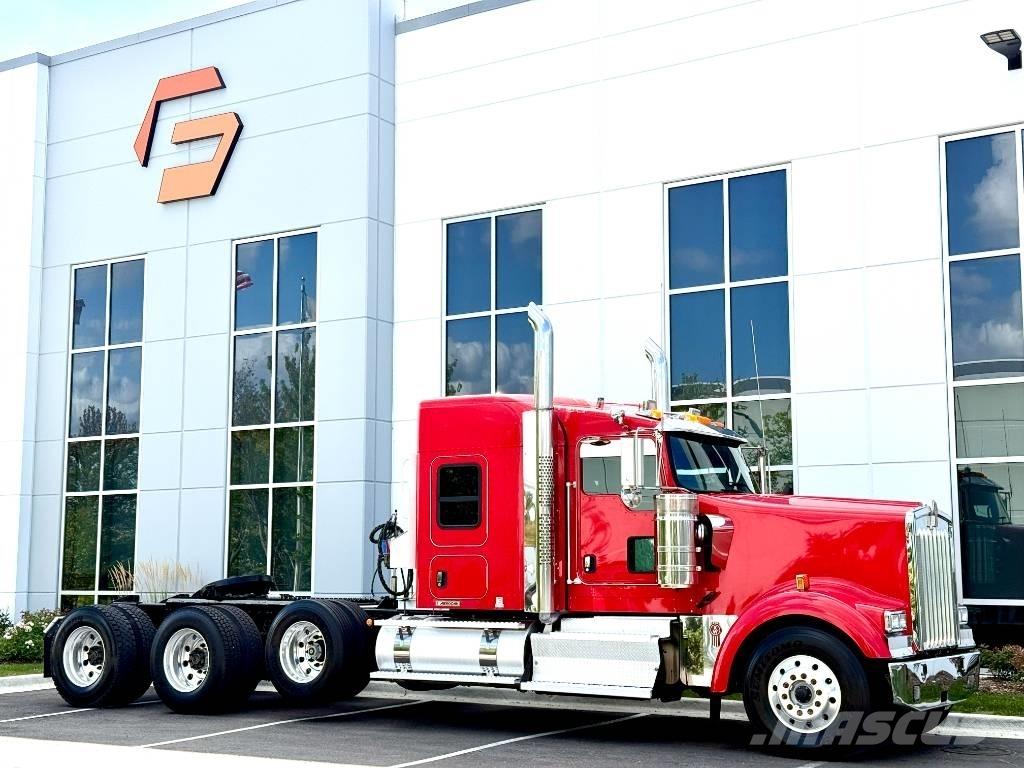 Kenworth W 900 牵引车