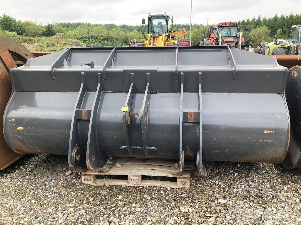 CASE 821 Skovl 轮式装载机