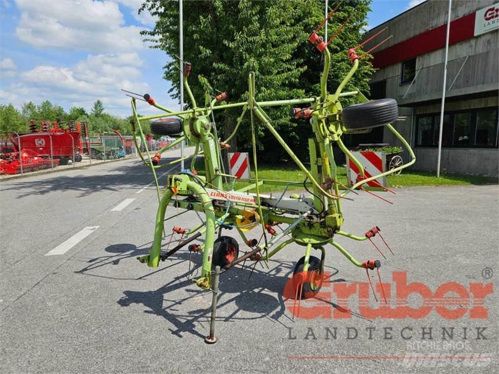 CLAAS Volto 550 HR 犁耙和摊草机