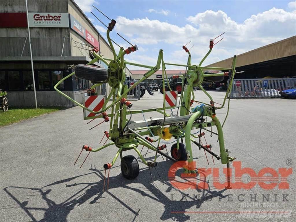 CLAAS Volto 550 HR 犁耙和摊草机