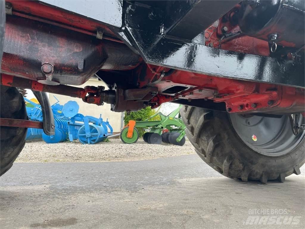 Belarus MTS 82 + FL 拖拉机/农用车