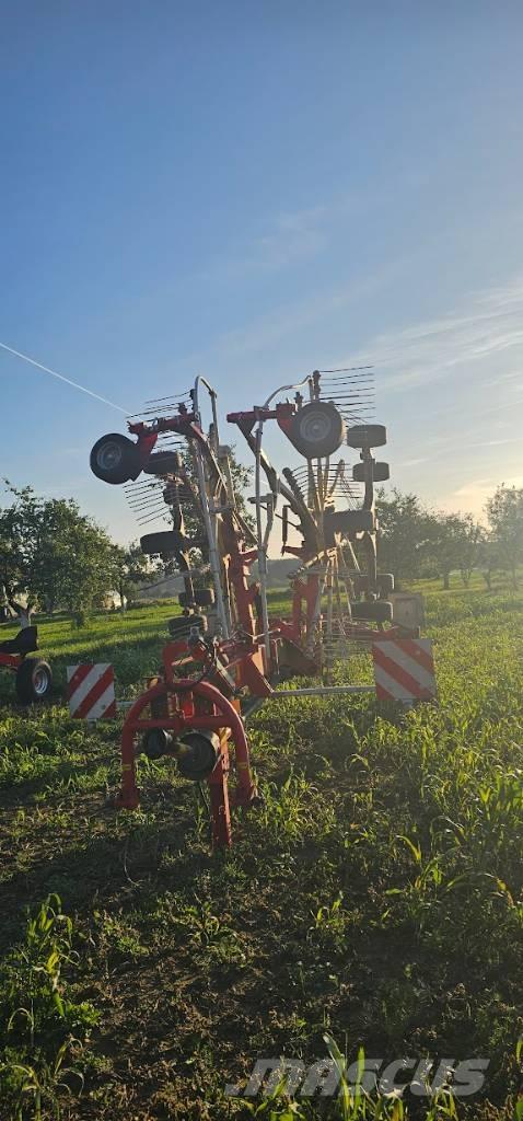 Pöttinger TOP 702C 犁耙和摊草机