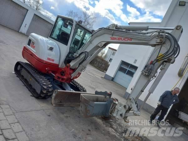 Takeuchi TB 240 DPF 小型挖掘机