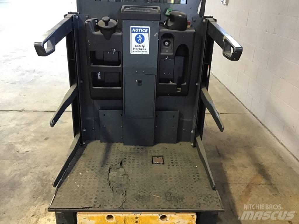 Jungheinrich EKS208 中端式装载机