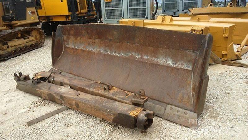 CAT D7E, D7F, D7G 推铲