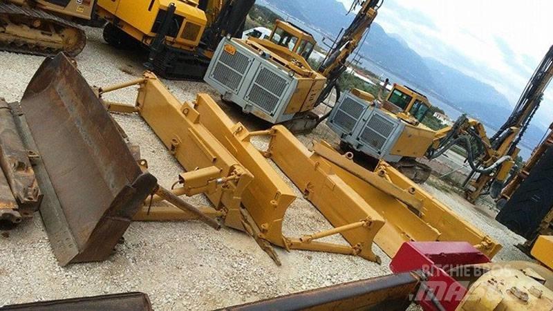 CAT D7E, D7F, D7G 推铲