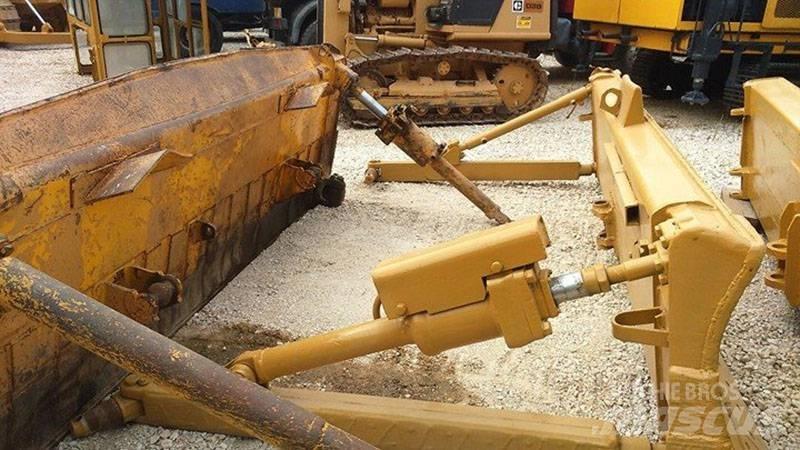 CAT D7E, D7F, D7G 推铲
