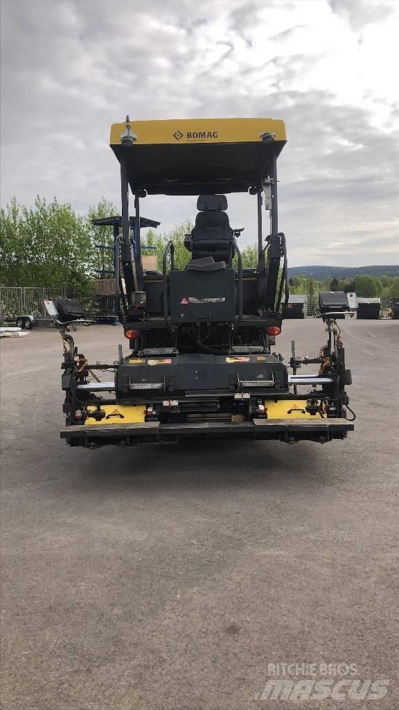 Bomag BF 300 P-2 沥青摊铺机