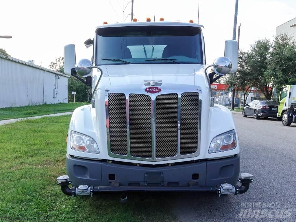 Peterbilt 579 水罐车