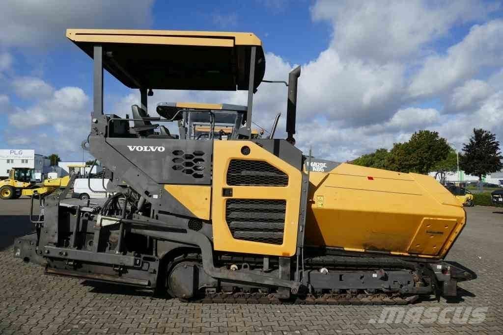Volvo ABG P 6820  C 沥青摊铺机