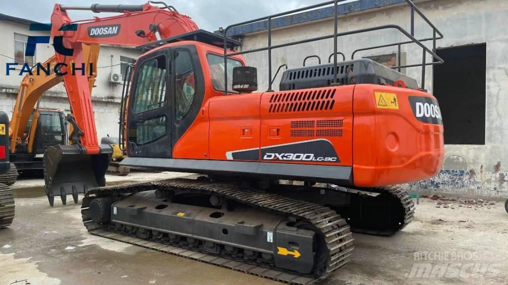 Doosan DX 300 LC 中型挖掘机