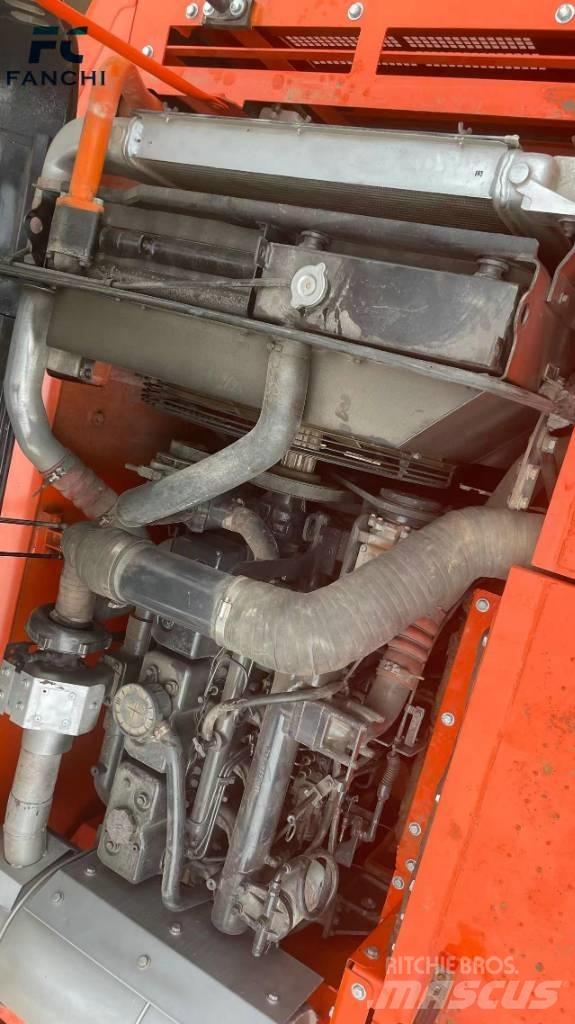 Doosan DX 300 LC 中型挖掘机