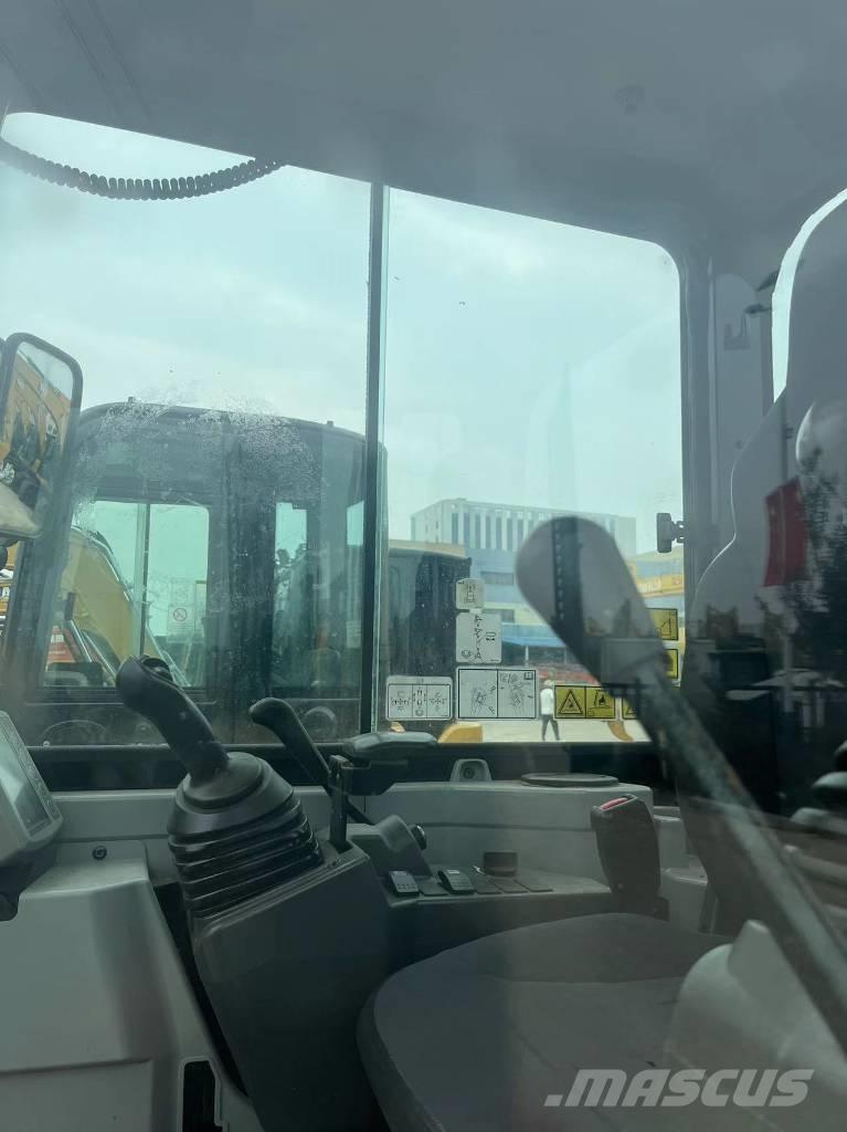 CAT 303.5 E CR 小型挖掘机