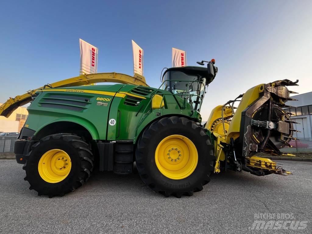 John Deere 8800 自走式青贮饲料收割机