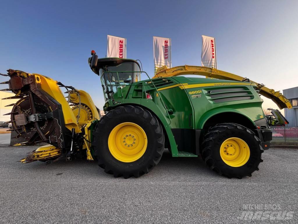 John Deere 8800 自走式青贮饲料收割机