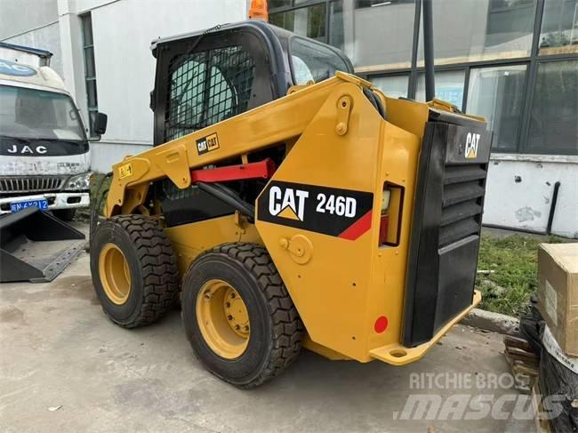 CAT 246 D 滑移装载机