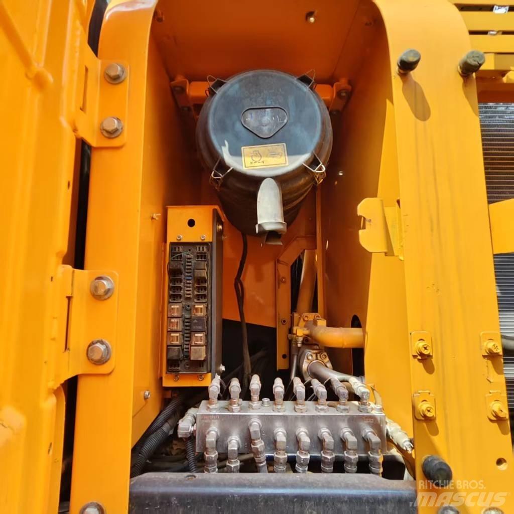 Hyundai Robex 300 LC 履带挖掘机