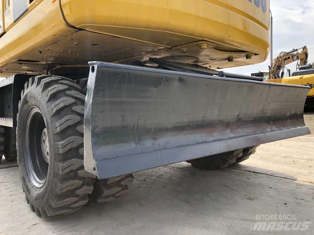 Komatsu PW160-8 轮式挖掘机