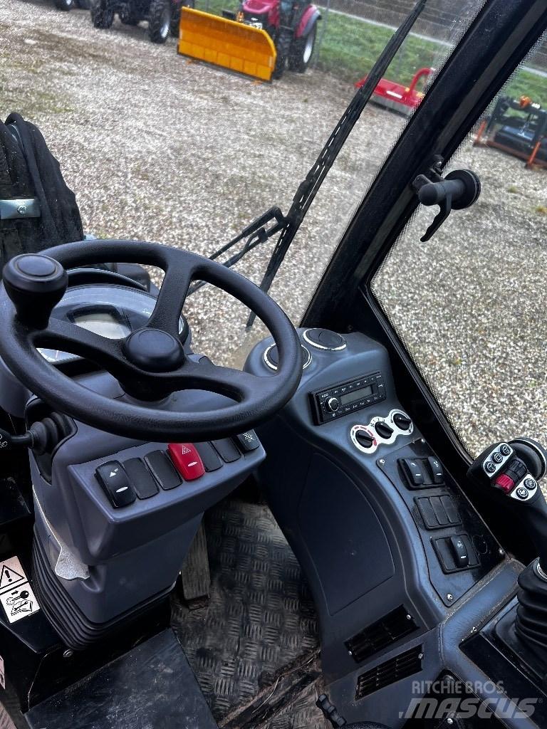 GiANT G3500 小型装载机