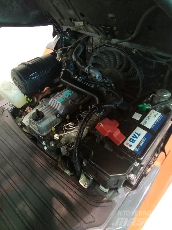 Toyota 8 FDF 25 柴油叉车