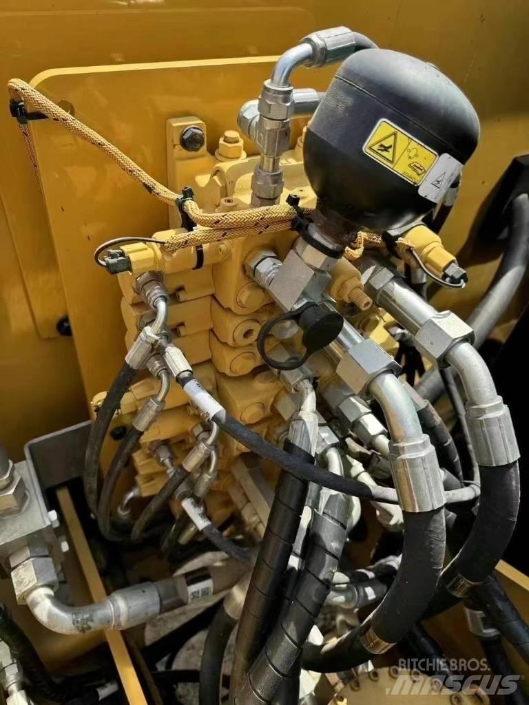 CAT 307 小型挖掘机