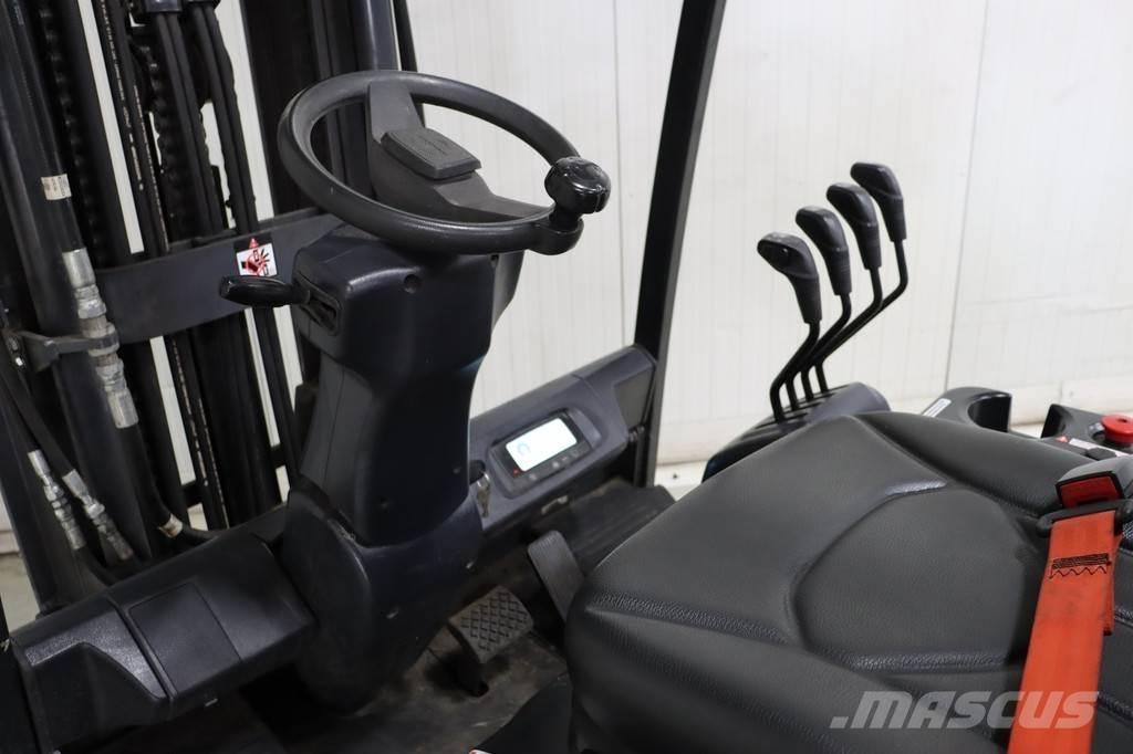 Doosan B35X-7 电动叉车