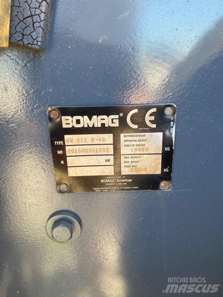 Bomag BW 211 D-40 复合式压路机