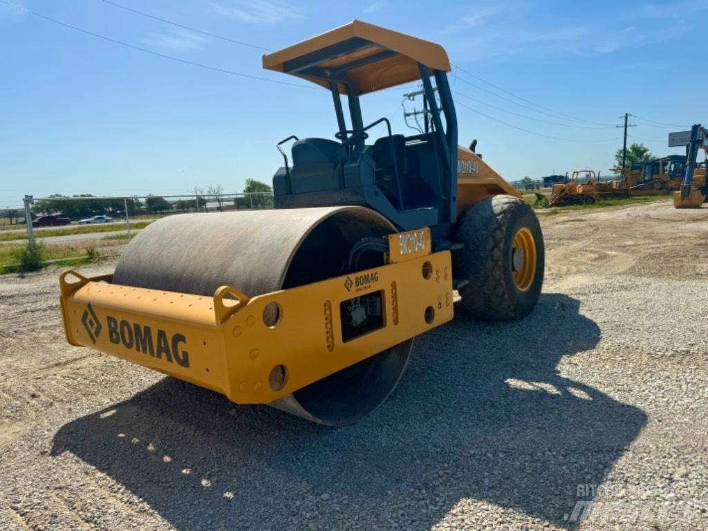 Bomag BW 211 D-40 复合式压路机