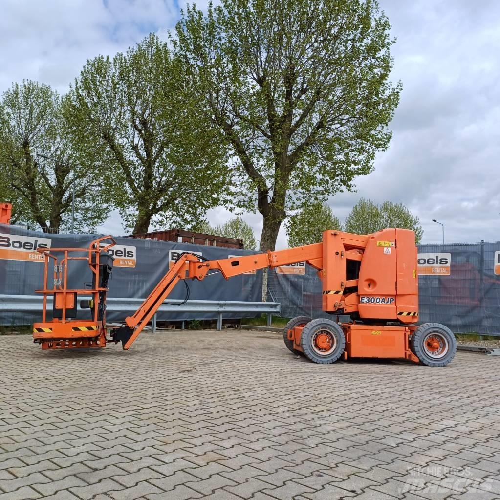 JLG E300AJP 曲臂高空工作平台