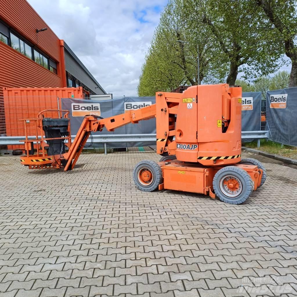 JLG E300AJP 曲臂高空工作平台