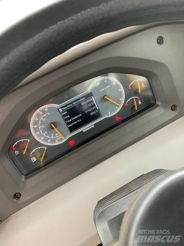 Hitachi ZX 140 W 轮式挖掘机