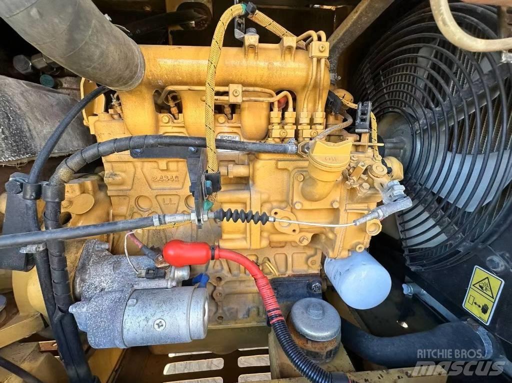 CAT 305.5 小型挖掘机
