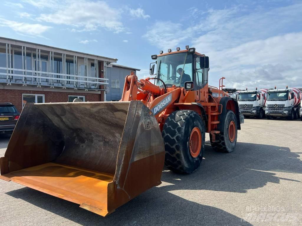 Doosan dl 300 轮式装载机