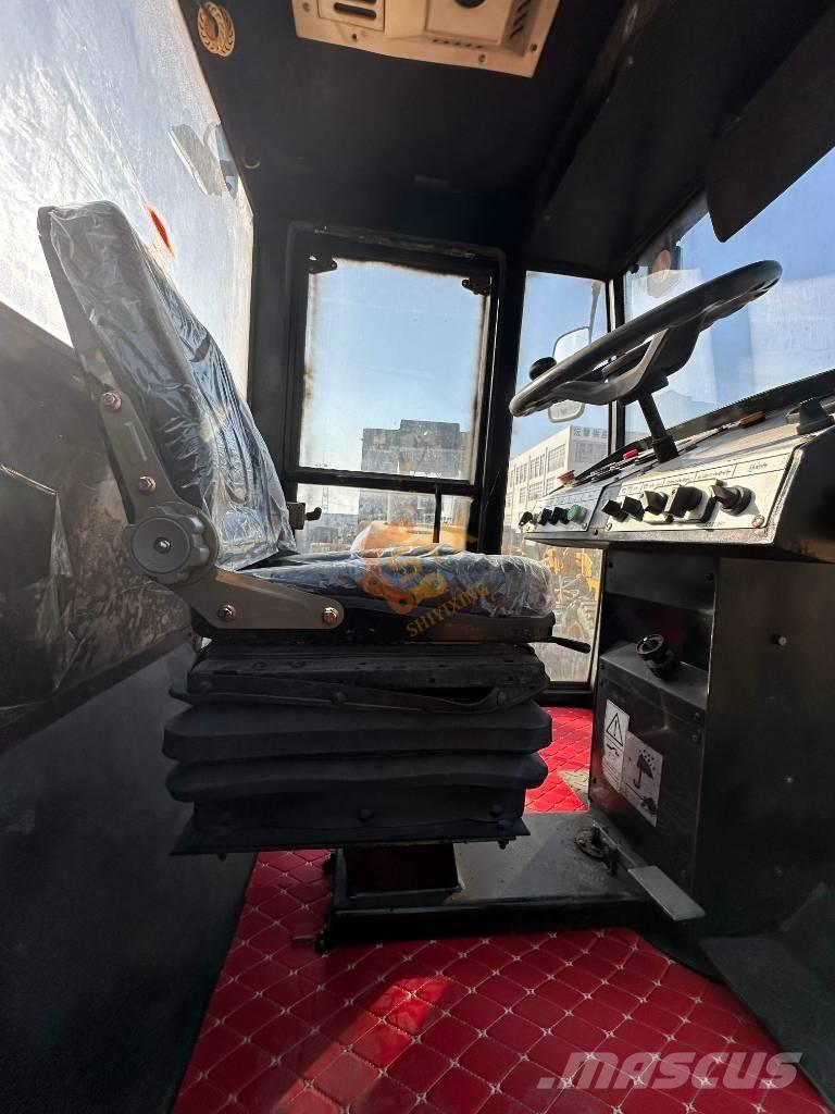 XCMG XD 103 土壤压实机