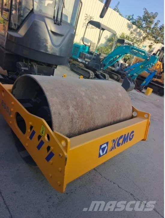 XCMG XS 800 J 单轮压路机